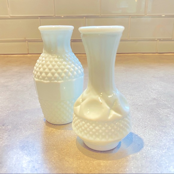 Vintage Mini milk glass bud vases 4” tall, set of 2 made in Taiwan. - Picture 2 of 6